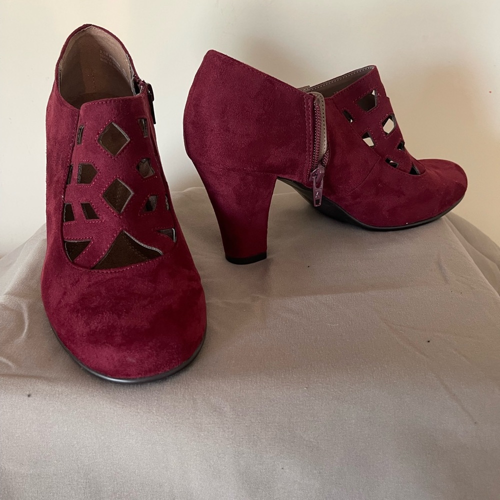 Aerosoles Petroleum Elegant Wine Suede Cutout Heels